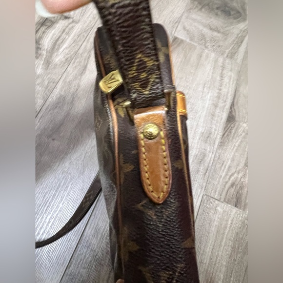 Authentic LV Danube Vintage Sling Bag - Picture 4 of 17